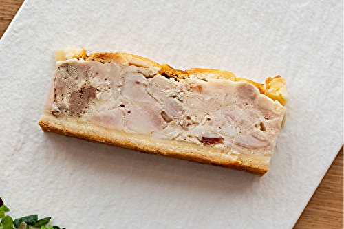 Pâté en croûte de cuisses de lapin, oignons de Roscoff, cidre