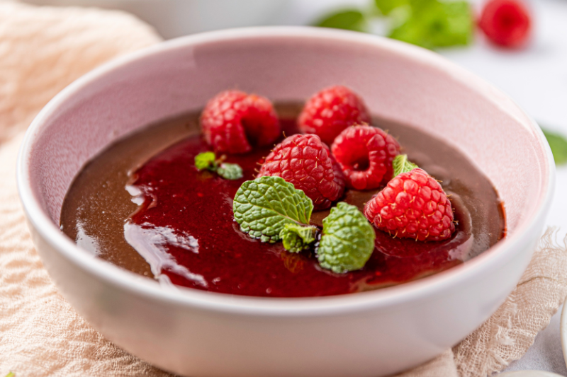 Riz au lait express au chocolat et coulis de framboise