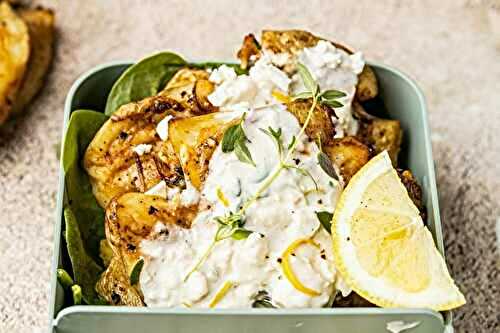 Ecrasé de pommes de terre au soja, citron et sauce au yaourt, thym et feta