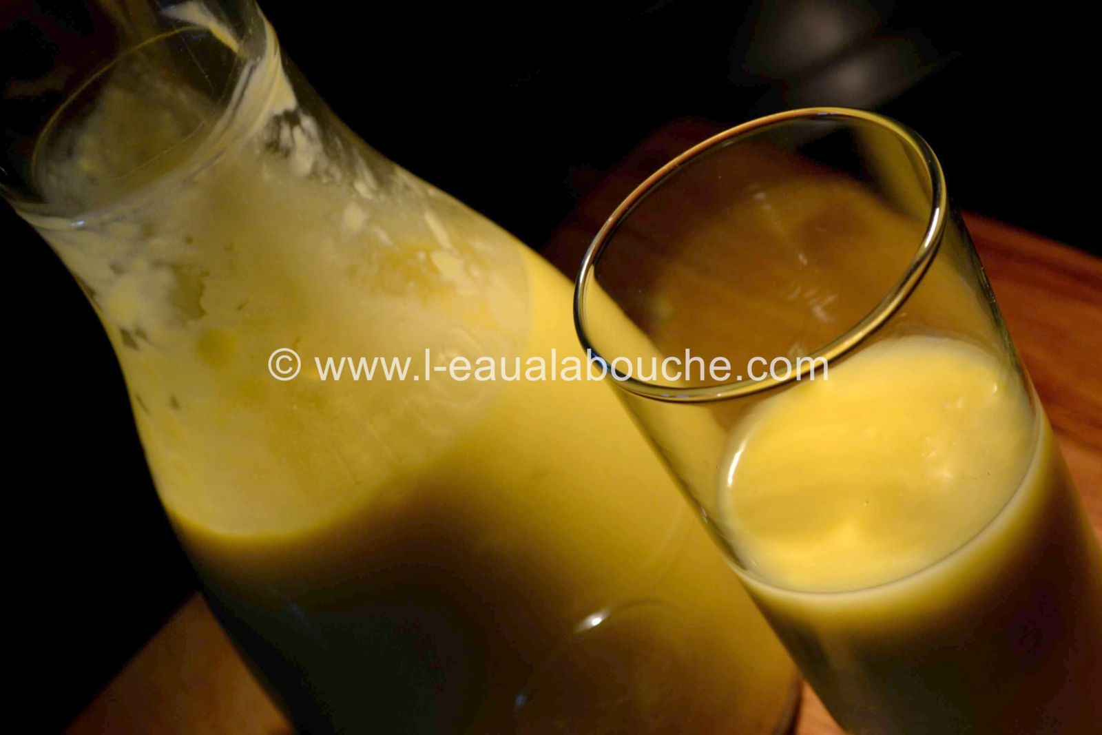 Jus De Mangue Fraîche Au Lait De Coco