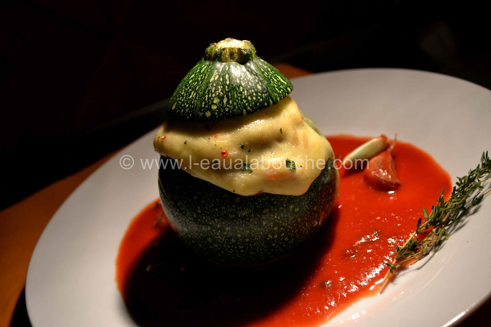 Courgettes Rondes Farcies Sur Coulis De Tomate