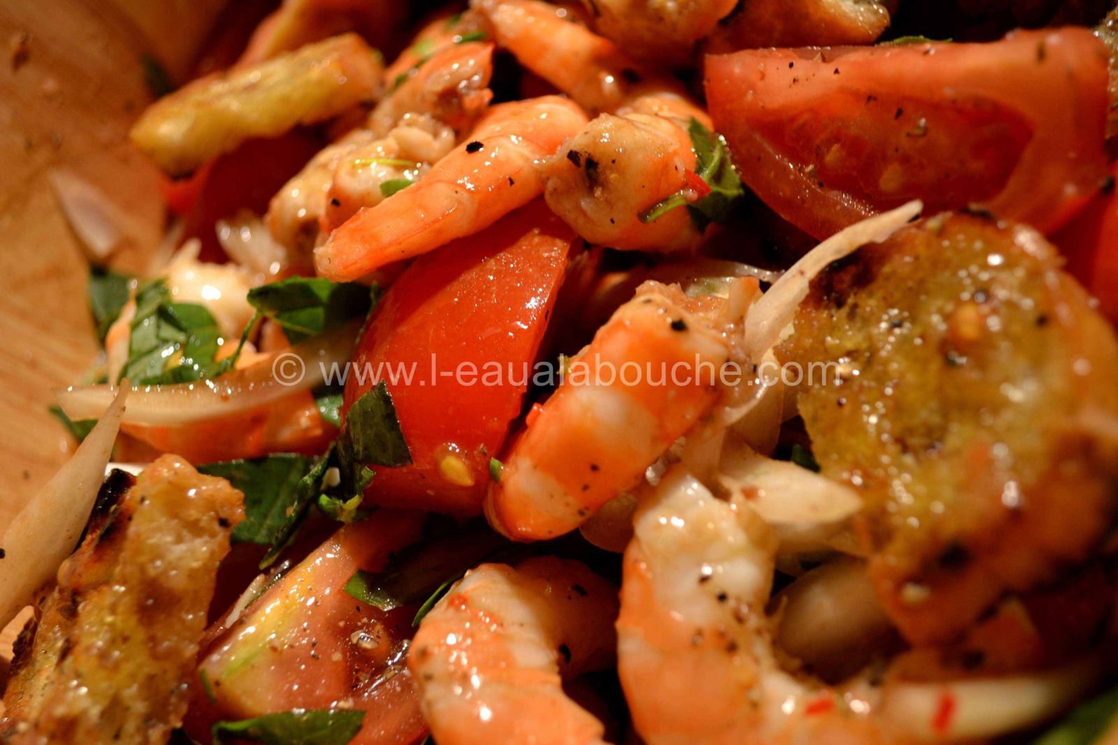 Salade De Crevettes Et De Tomates Au Basilic