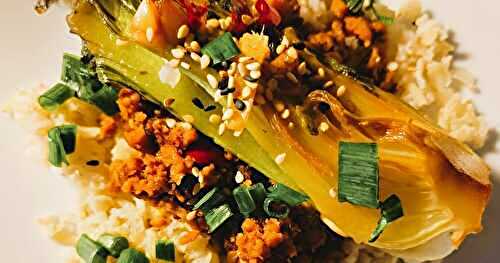 Bok choï et haché végétal sur riz  