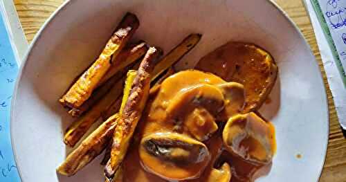 Ragoû de seitan aux champignons sur frites, inspiré de la carbonade flamande, ou poutine au seitan!