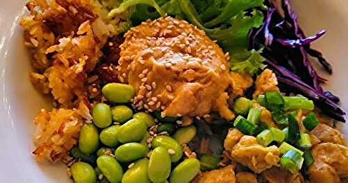 Bol de luxe avec riz croustillant