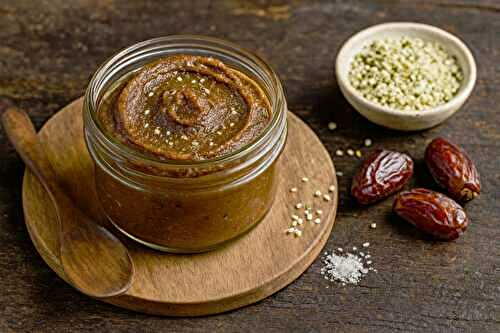 Recette : Caramel cru de dattes aux graines de chanvre