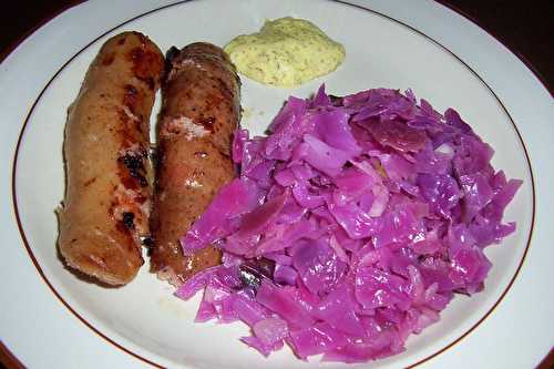 Salade de choux rouge en accompagnement aux saucisses polonaises!!!!!