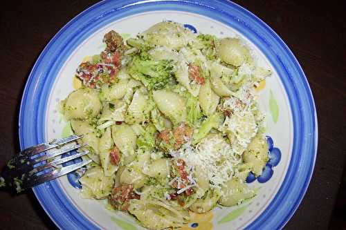 Une autre recette de Stefano : orechiettes aux brocolis et à la saucisse.