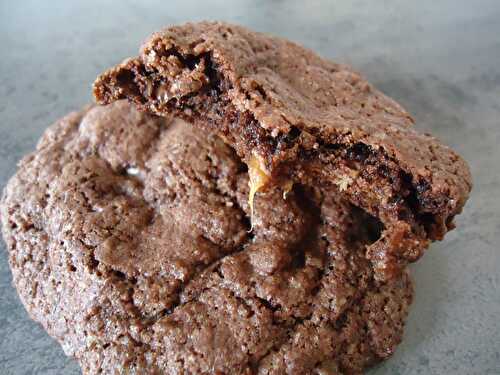 Cookies tout chocolat fourré au caramel