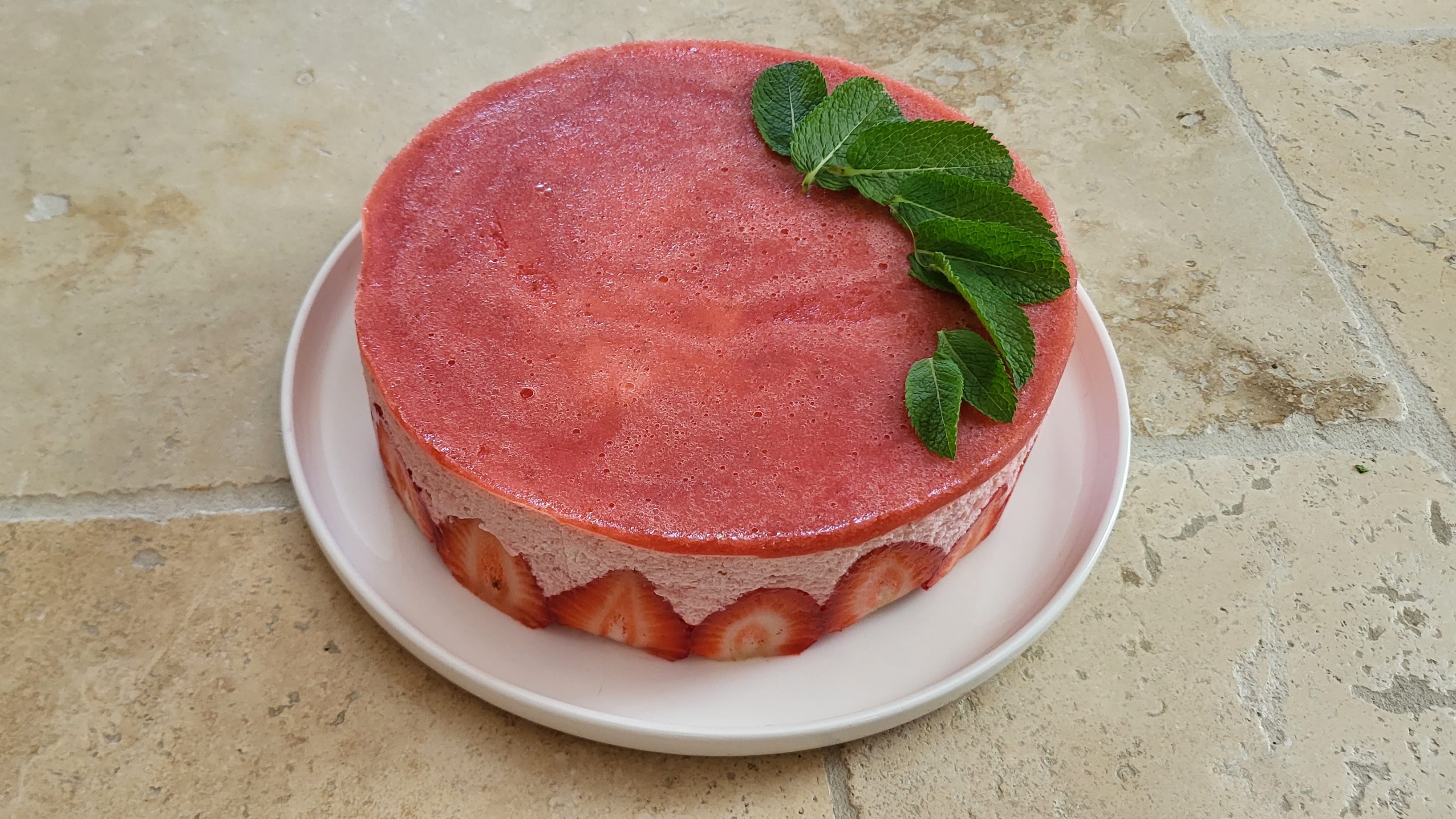 Bavarois à la fraise, biscuit à l’amande