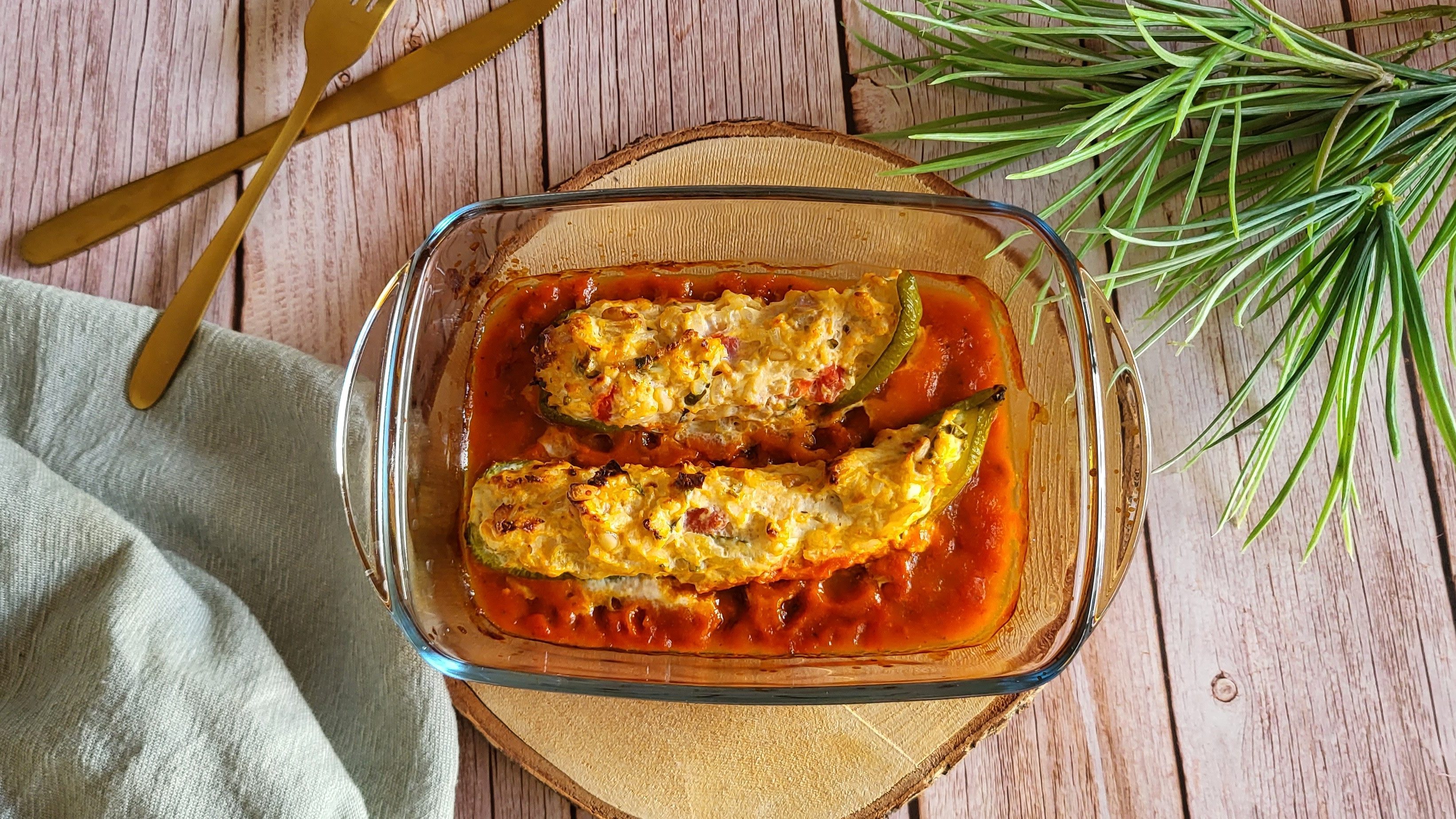 Poivrons farcis au riz et au fromage feta à la façon grecque