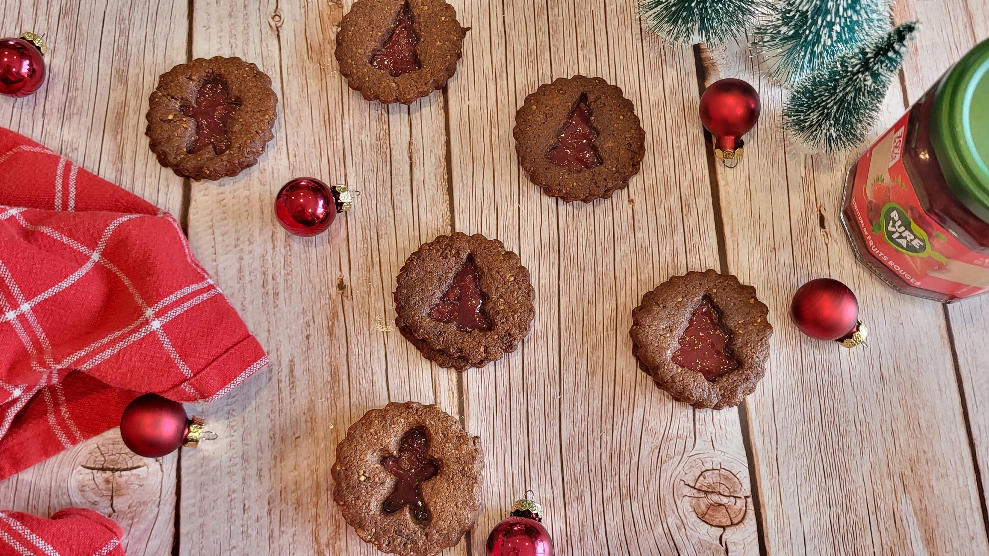 Sablés spitzbuben au cacao et à la confiture #bredeles