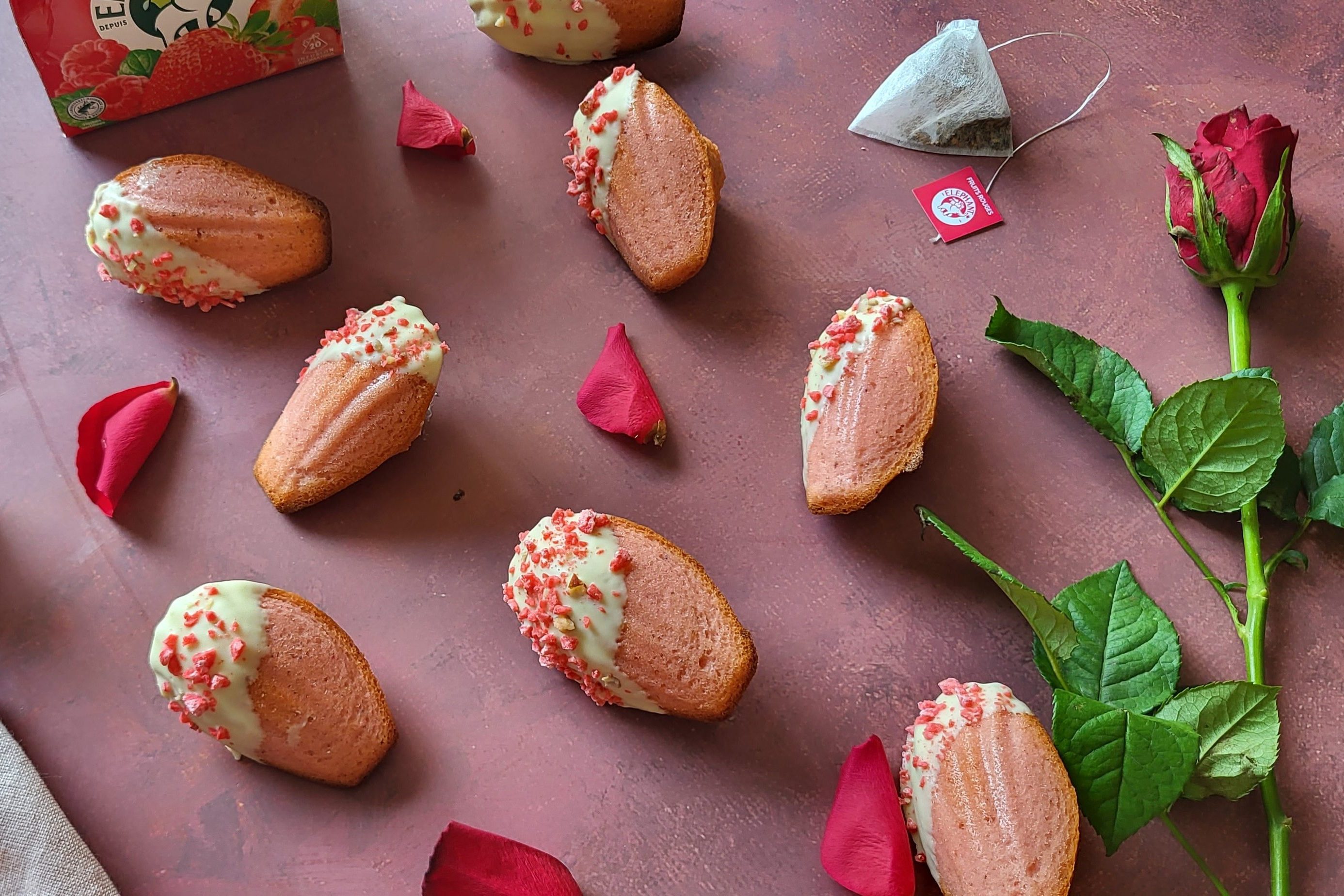 Madeleines roses infusé à la tisane fruits rouges