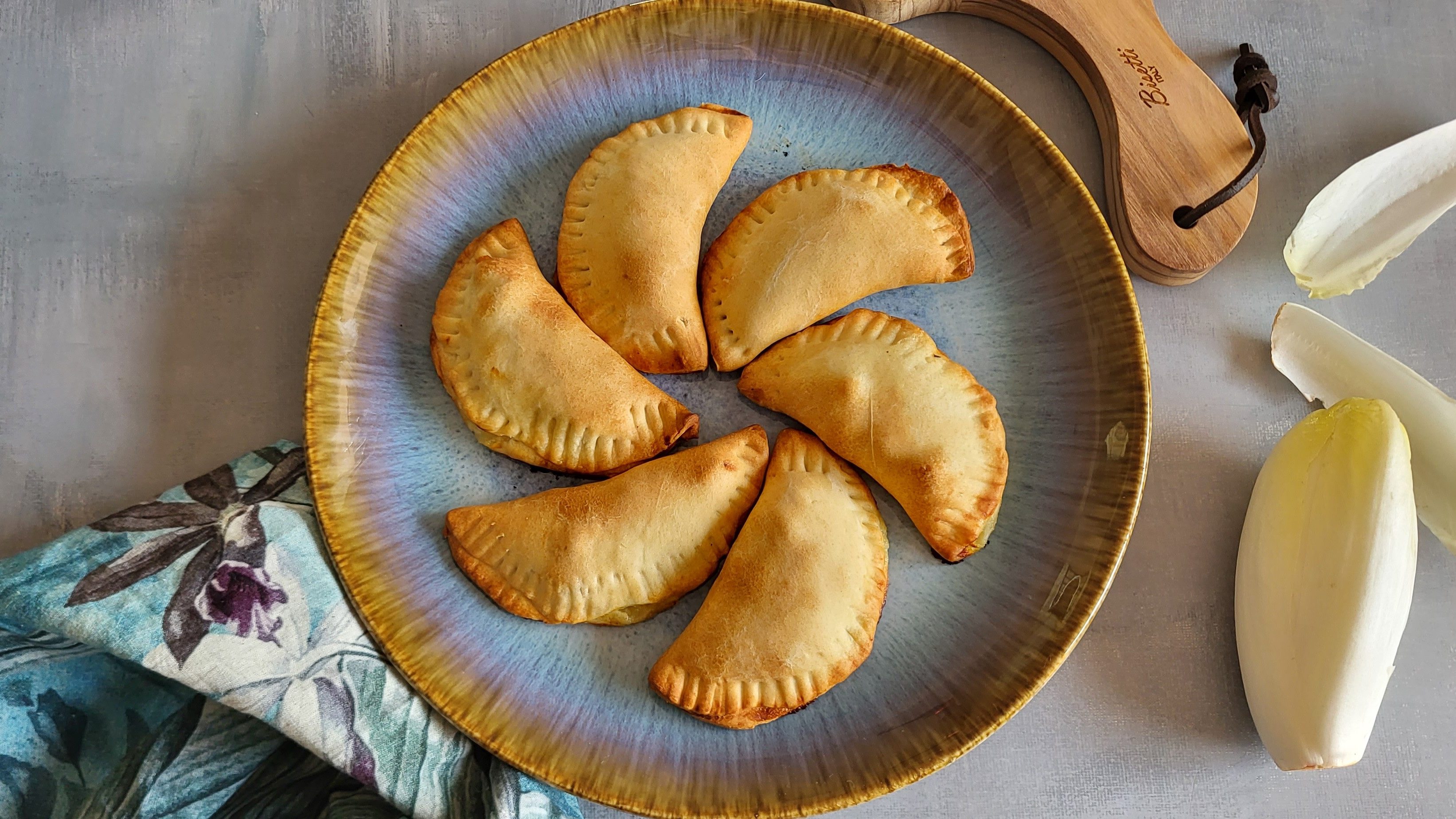 Mini calzone aux endives et roquefort