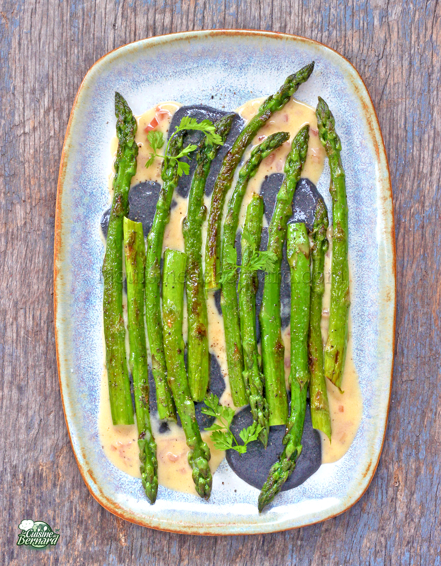 Asperges sauce beurre blanc, tahiné noir