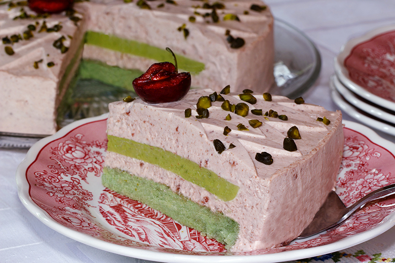 Entremet cerises et pistaches