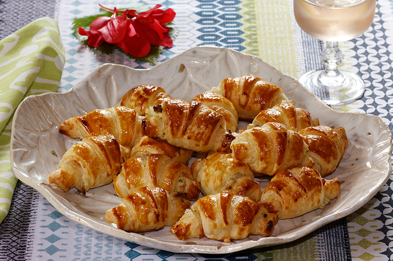 Minis croissants feuilletés, saumon, fromage ail et fines herbes