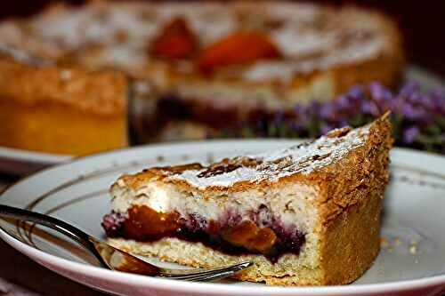 Tarte abricotine, cassis et amandes