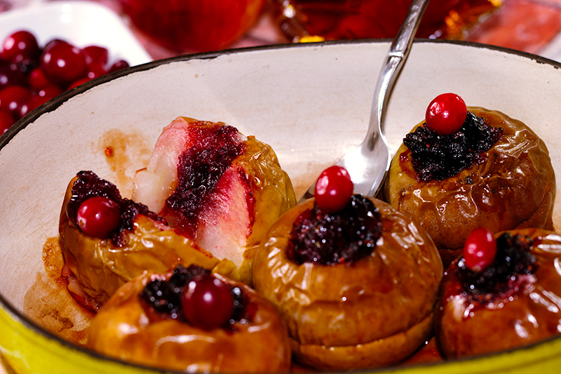 Pommes au four aux canneberges et sirop d’érable