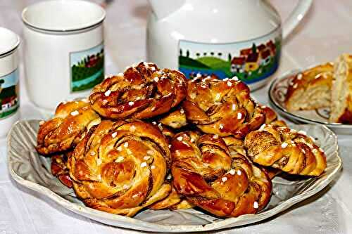 Kannelbullar, petites brioches suédoises roulées à la cannelle