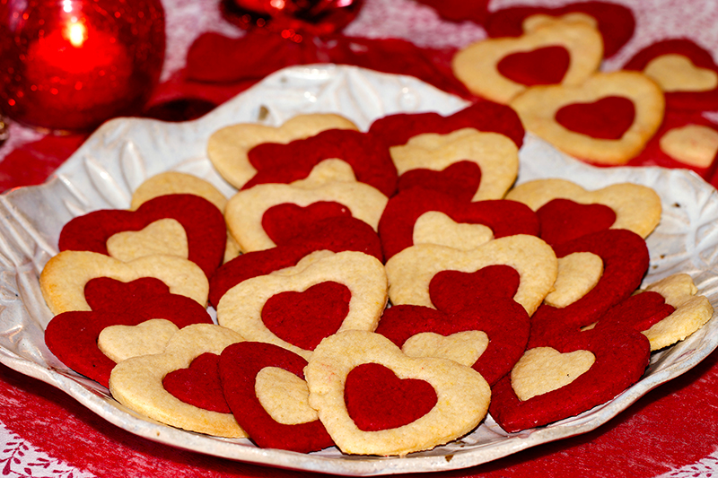 Biscuits sablés cœurs bicolores pour St-Valentin