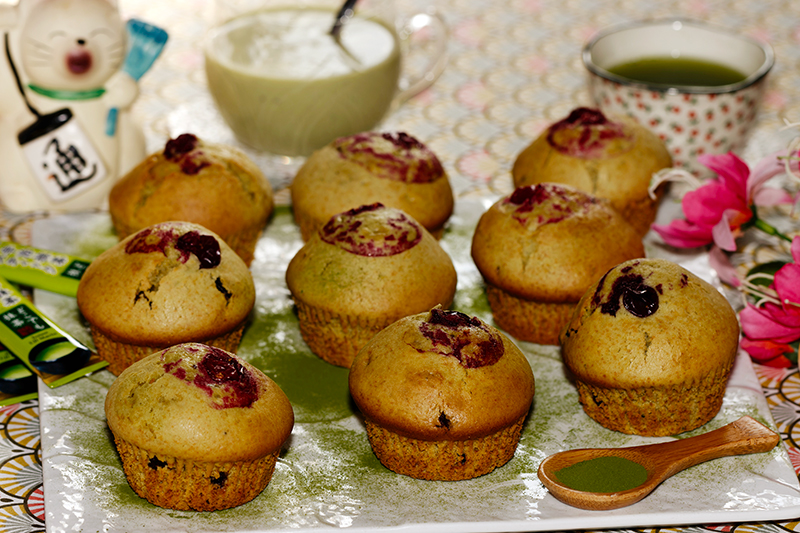 Muffins au thé matcha (抹茶) et canneberges, crème au thé matcha (抹茶)