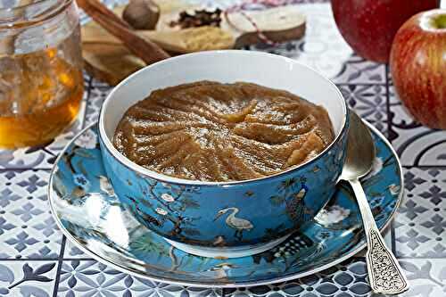 Compote de pommes aux quatre épices et au miel