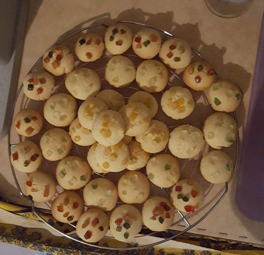 BISCUITS AUX FRUITS CONFITS