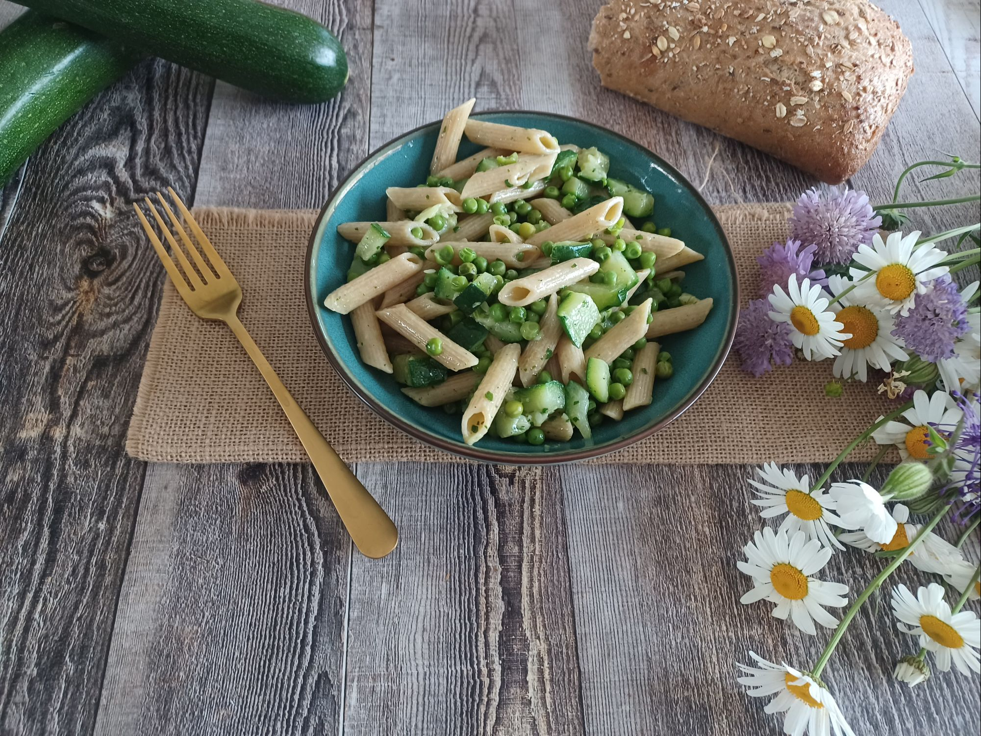 Salade de pâte petits pois aux courgettes et aux pâtes