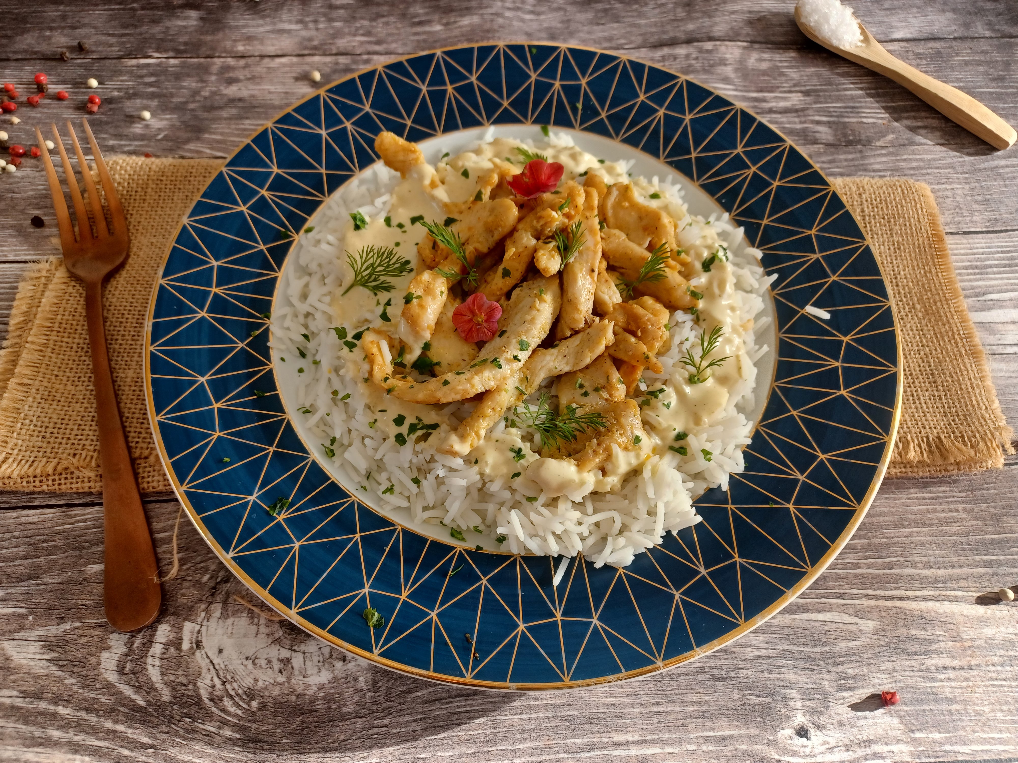 Poulet aux épices sur son lit de riz