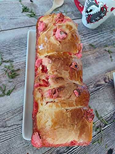 Brioche au levain aux pralines rose