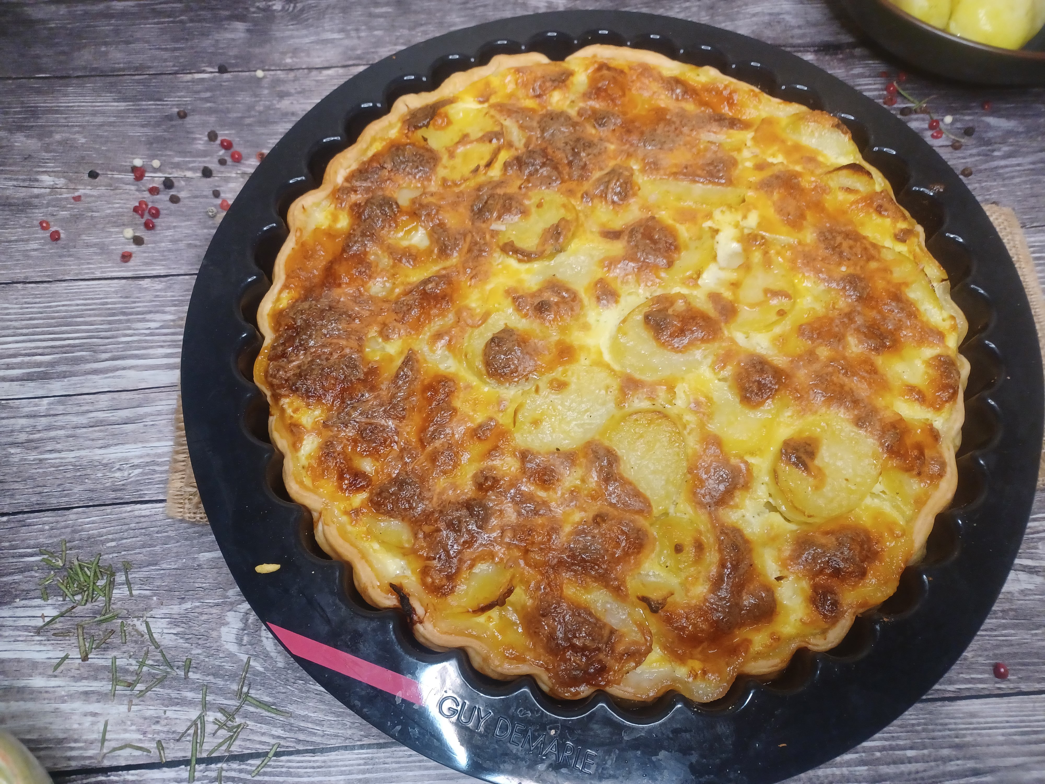 Tarte aux pommes de terre et à la feta