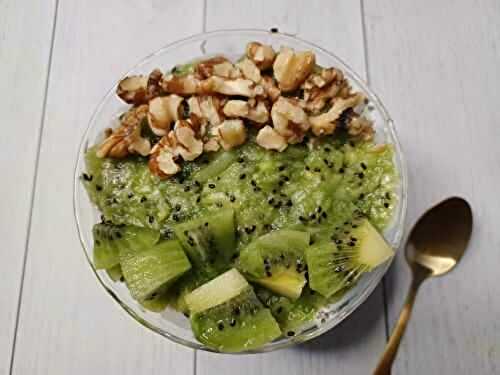 Pudding de chia au yaourt et coulis de kiwi