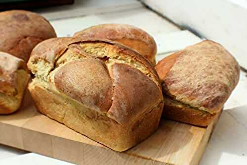 Comment réaliser un pain maison croustillant à l'extérieur et moelleux à l'intérieur?