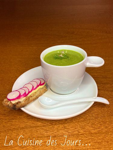 Velouté Froid de Fanes de Radis au Camembert