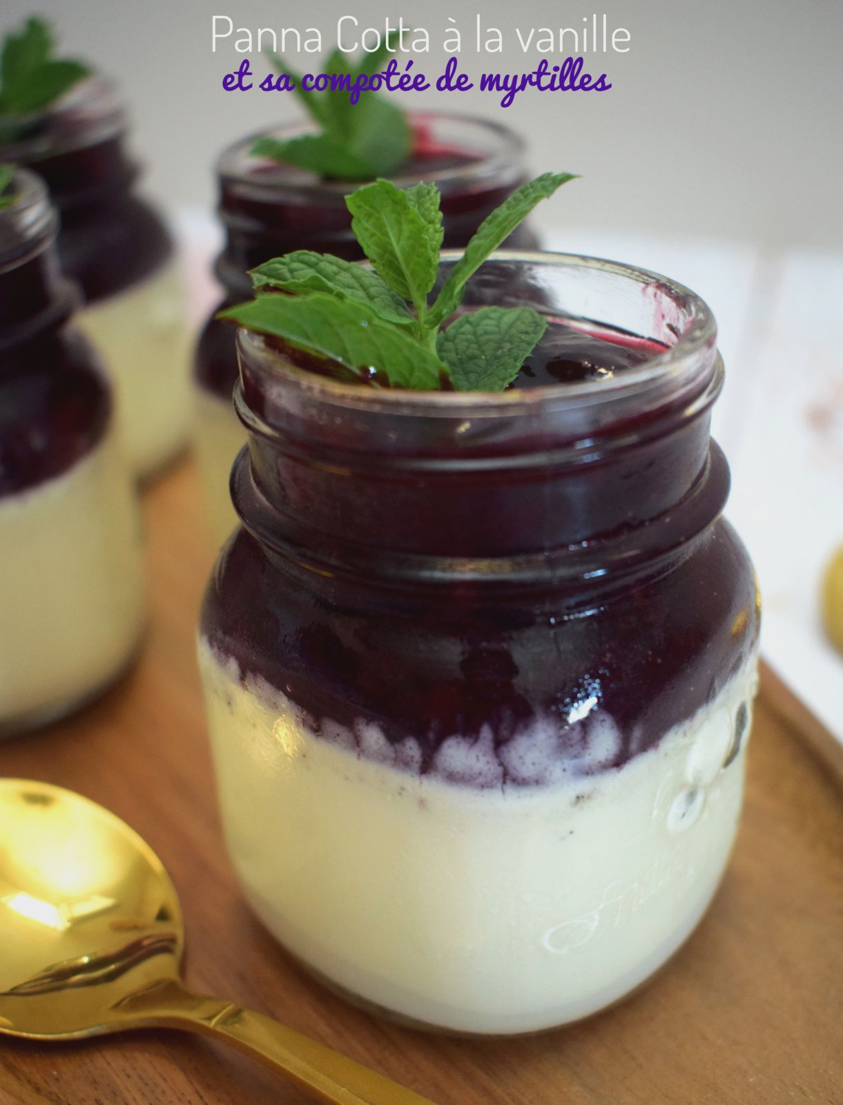 Panna cotta à la vanille et sa compotée de myrtilles