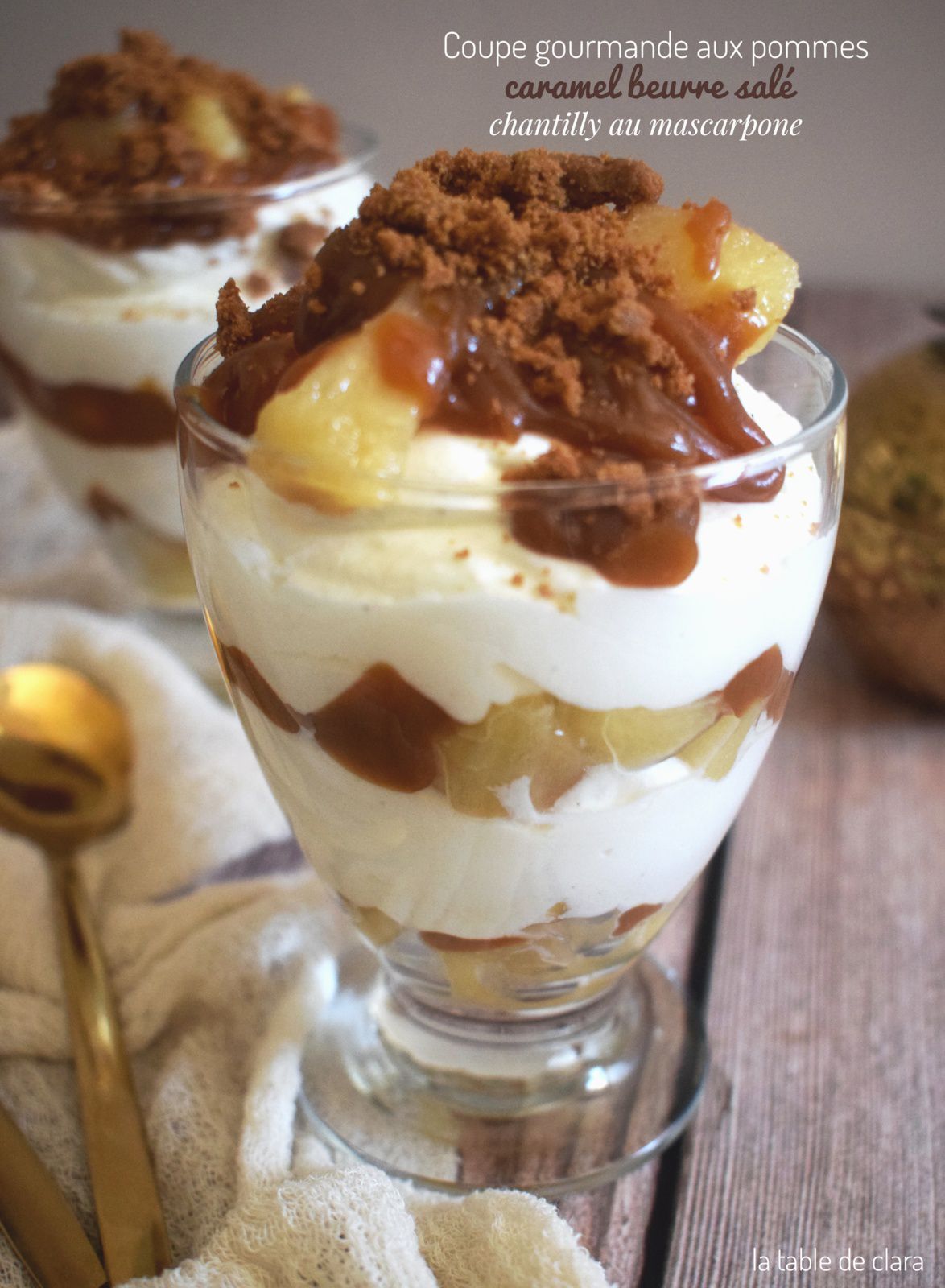 Coupe gourmande aux pommes, caramel beurre salé et chantilly au mascarpone