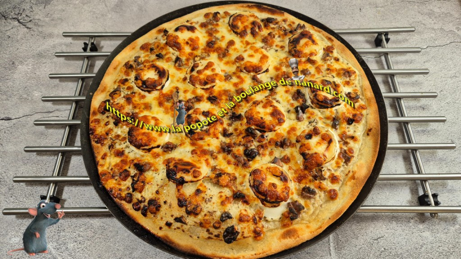 Pizza chèvre, miel et noix