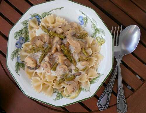 Pâtes à la crème, aux champignons et aux asperges