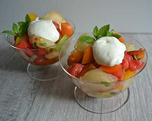 Salade de fruits d'été et fines herbes