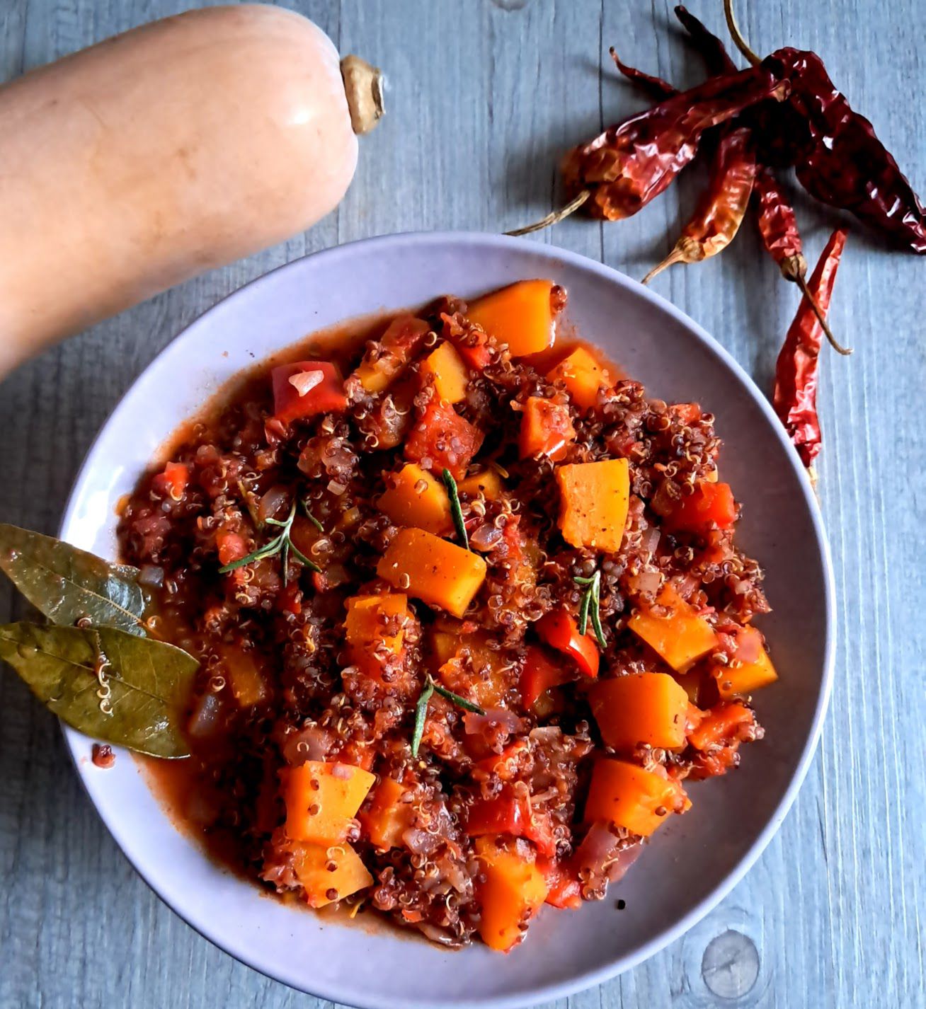 Potée piquante à la butternut et quinoa