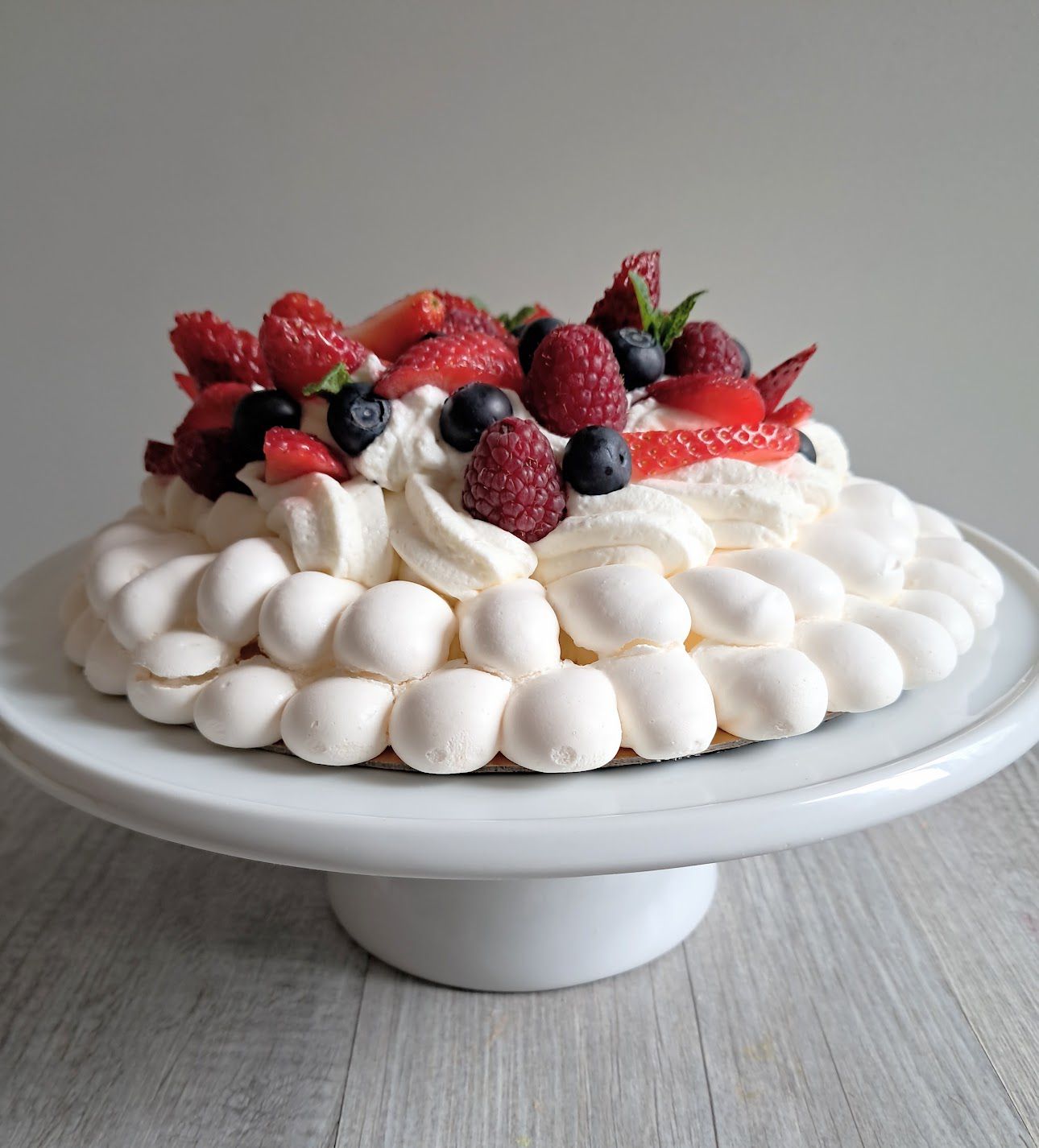 Pavlova aux fruits rouges