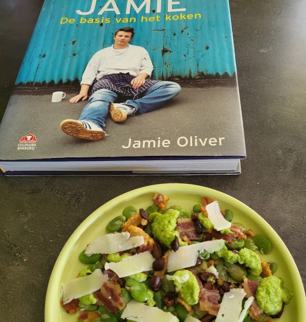 Salade de fèves et pancetta croustillante avec une sorte de pesto aux petits pois 