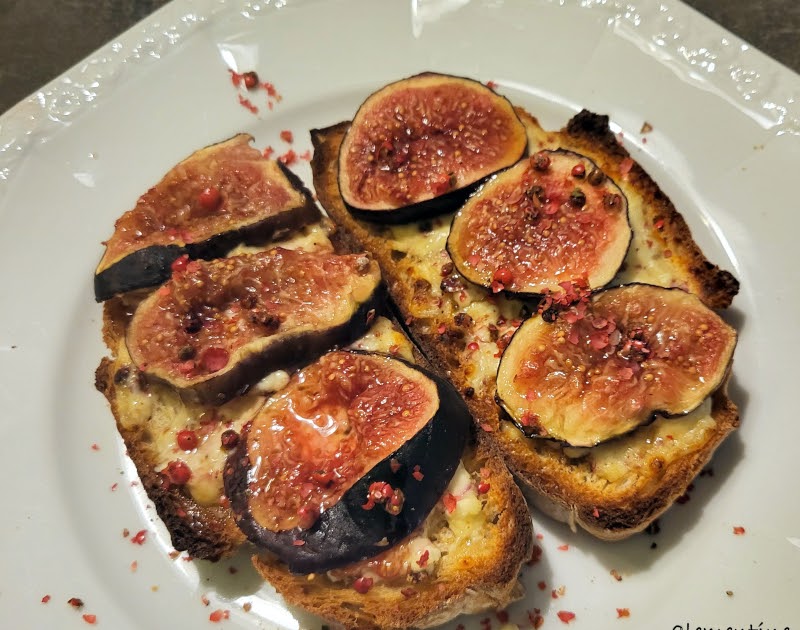 Tartine de figues et Saint-Marcellin, baies roses et sirop d'érable