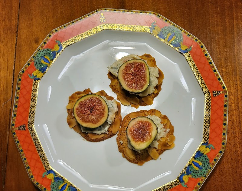 Tuiles aux amandes, gorgonzola et figue