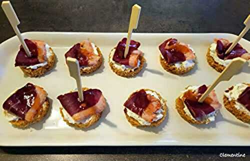 Bouchées de pain d'épices au canard fumé et chutney