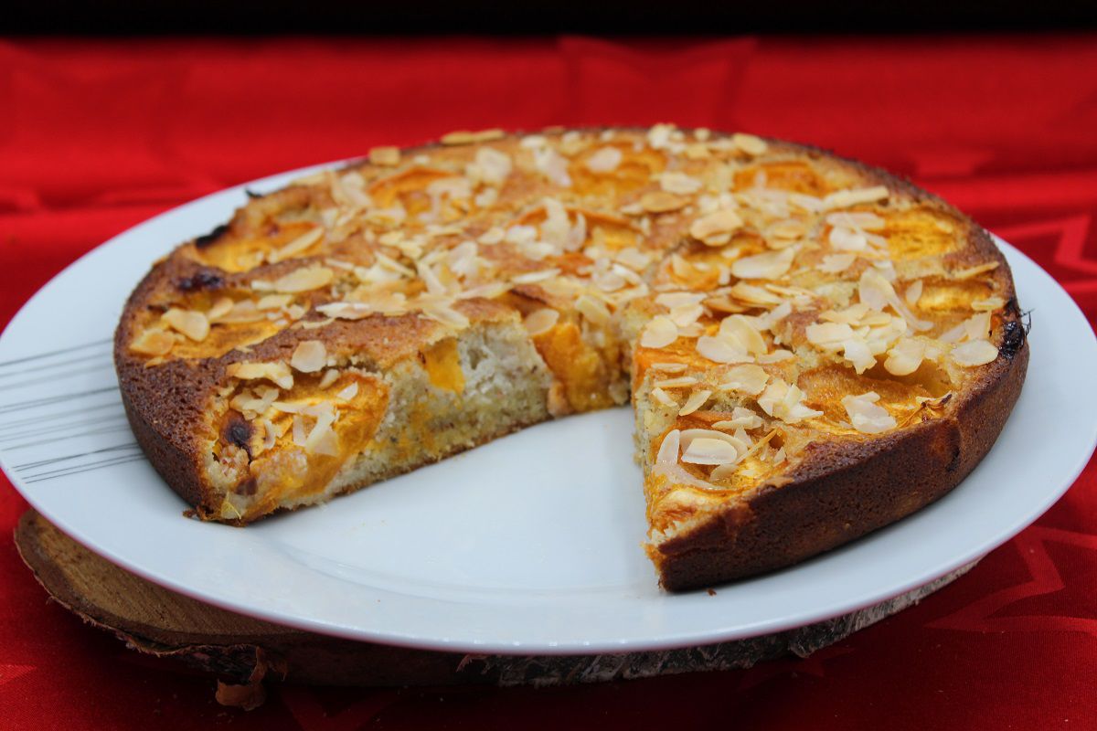 Gâteau fondant aux abricots et aux amandes