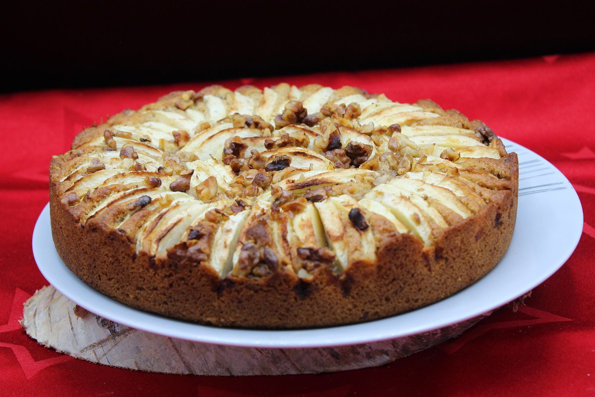 Gâteau d’automne aux pommes, noix et cannelle