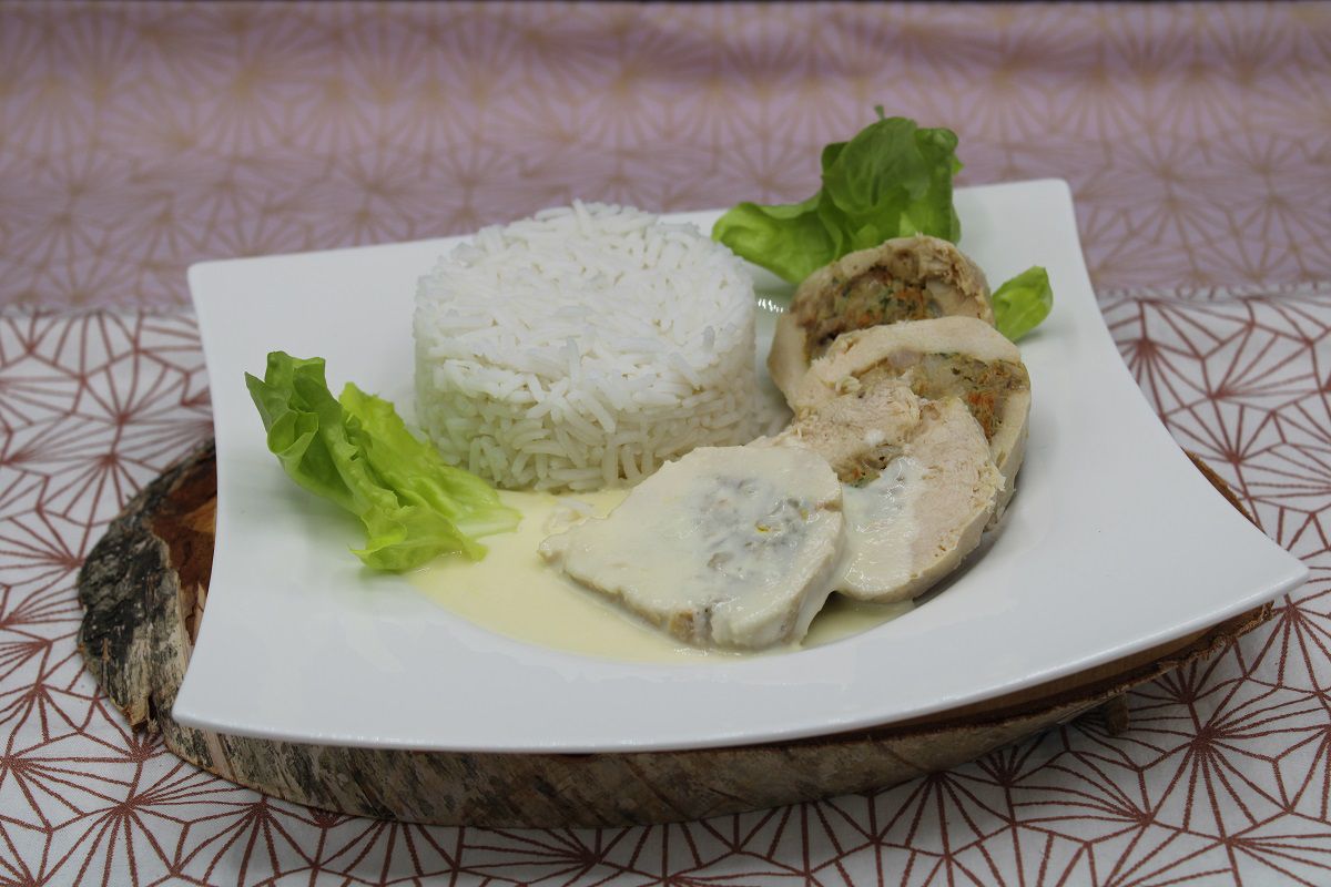 Roulés de poulet farcis sauce crémeuse au Comté