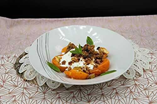 Abricots rôtis, crumble et burrata à la vanille